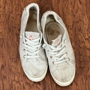 Roxy Women’s Canvas Shoes & Socks Bundle